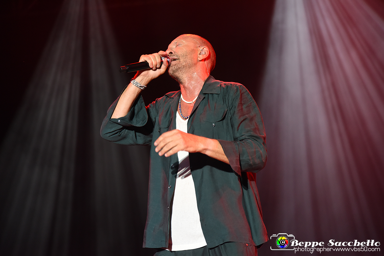 VBS_0963 - Concerto Biagio Antonacci - Palco Centrale Tour 2023.jpg